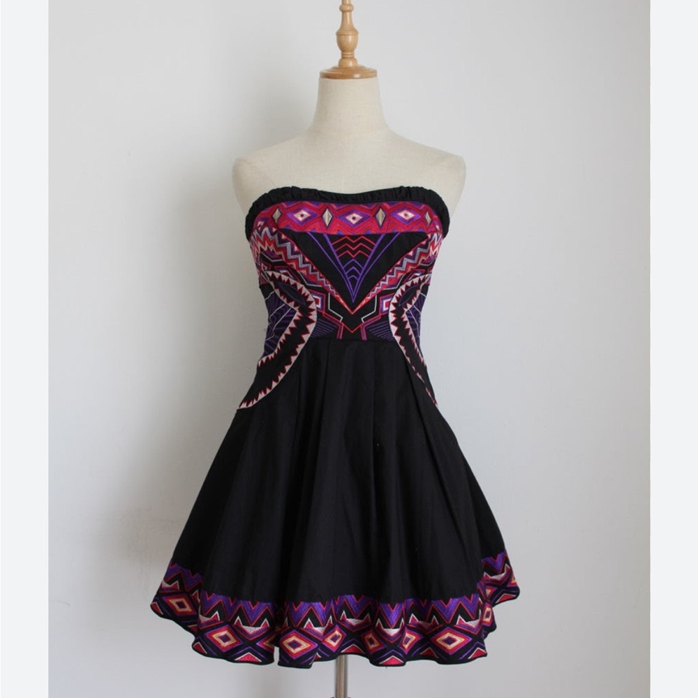 Karen Millen Purple/Pink Tribal-Embroidered-Trimmed Black Strapless Mini Size 8 - Picture 2 of 13